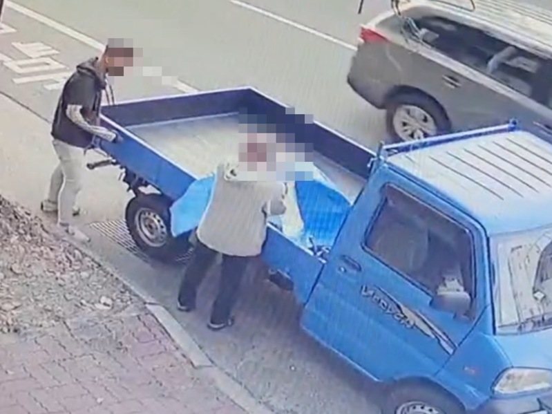 台南市警二分局指出，目前已鎖定涉案男子並積極偵辦中，將依竊盜罪嫌究辦。圖／讀者提供