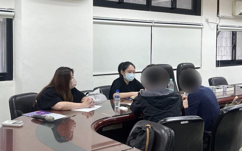 犯保士林分會專責律師解答被害家屬提問。圖／犯保士林分會提供