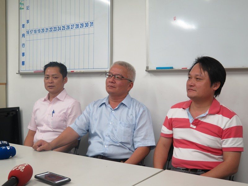 現任花蓮鳳林分局偵查隊長駱貞輝（中）曾偵辦轟動一時的五子命案。圖／報系資料照