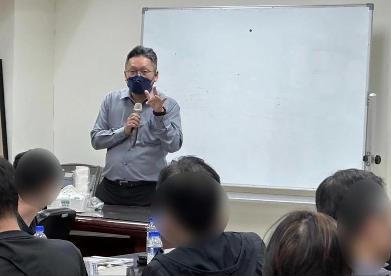 犯保士林分會專責律師說明刑、民事訴訟權益。圖／犯保士林分會提供