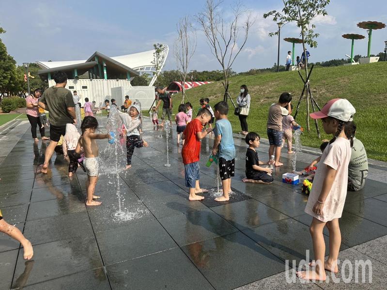為防制兒少意外，打造安全環境，雲林縣府今天以幼嬰兒發生意外的3大主題，舉辦常識闖關，指導如何讓孩子安全玩樂成長。記者蔡維斌／攝影