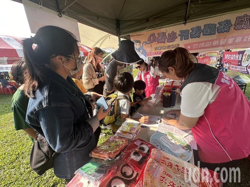 為防制兒少意外，打造安全環境，雲林縣府今天以幼嬰兒發生意外的3大主題，舉辦常識闖關，指導如何讓孩子安全玩樂成長。記者蔡維斌／攝影
