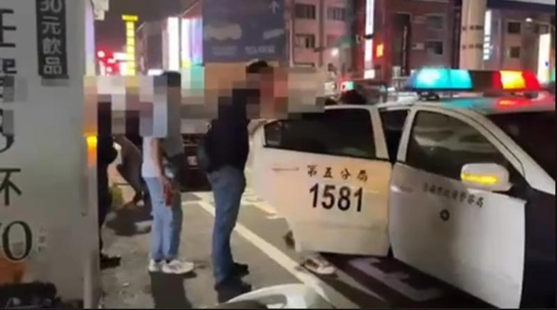 警方當場查獲有6桌賭客共24人正在打麻將，其中又以20多歲年輕人居多，統統帶返分局調查。記者邵心杰／翻攝