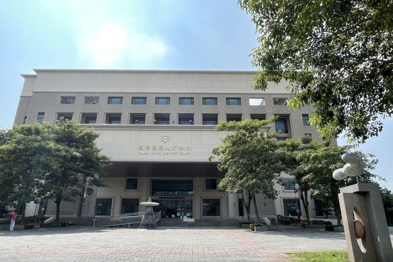 男子假扮男客騙女網友伴遊9日,期間白吃白喝又要女網友買2支iPhone手機給他,女網友發現被騙報警提告。圖/資料照片 男子假扮男客騙女網友伴遊9日,期間白吃白喝又要女網友買2支iPhone手機給他,女網友發現被騙報警提告。圖/資料照片
