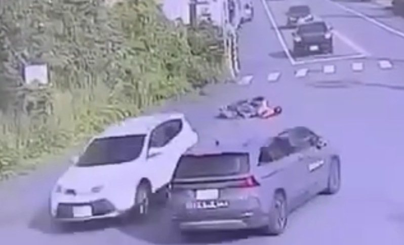 鹿谷鄉嚴姓婦人上月底原本騎機車前往溪頭,未料遇上肇事者在叉路口跨越雙黃線逆向超車,當場撞倒嚴婦致頭部重創不治。圖/民眾提供 鹿谷鄉嚴姓婦人上月底原本騎機車前往溪頭,未料遇上肇事者在叉路口跨越雙黃線逆向超車,當場撞倒嚴婦致頭部重創不治。圖/民眾提供