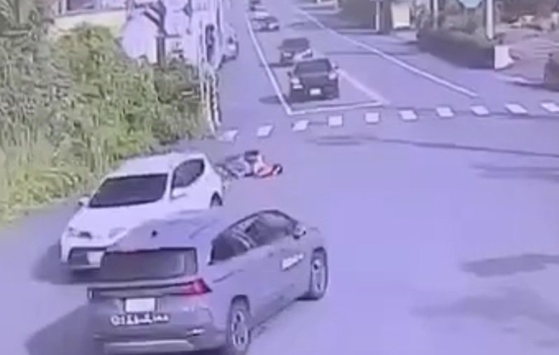 鹿谷鄉嚴姓婦人上月底原本騎機車前往溪頭,未料遇上肇事者在叉路口跨越雙黃線逆向超車,當場撞倒嚴婦致頭部重創不治。圖/民眾提供 鹿谷鄉嚴姓婦人上月底原本騎機車前往溪頭,未料遇上肇事者在叉路口跨越雙黃線逆向超車,當場撞倒嚴婦致頭部重創不治。圖/民眾提供