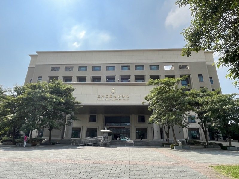 男子透過婚仲到越南相親旅遊並與當地女子訂婚,返台後沒有辦結婚登記,遭婚仲指控悔婚不可退錢,男反駁有結婚自由,不能逼婚,婚仲應退他錢,嘉義地院判婚仲應退錢。圖/本報資料照片 男子透過婚仲到越南相親旅遊並與當地女子訂婚,返台後沒有辦結婚登記,遭婚仲指控悔婚不可退錢,男反駁有結婚自由,不能逼婚,婚仲應退他錢,嘉義地院判婚仲應退錢。圖/本報資料照片