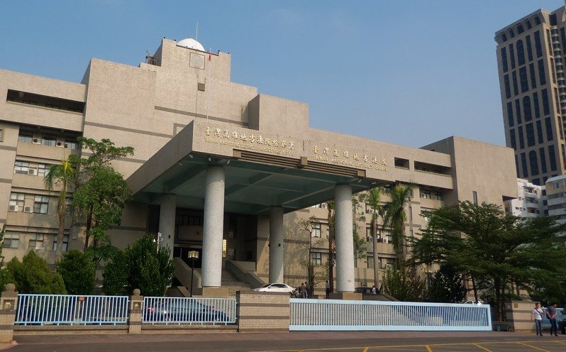 高雄市律師公會副秘書長陳逸軒今天獲法官交保。圖為高雄地方法院。記者林保光/攝影 高雄市律師公會副秘書長陳逸軒今天獲法官交保。圖為高雄地方法院。記者林保光/攝影