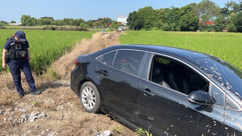 轄區員警據報到場處理時，赫然發現該車竟是失竊贓車，當場將李姓駕駛依竊盜罪嫌逮捕帶回偵辦。圖／警方提供