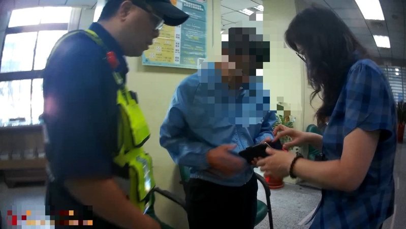 繼中派出所1天內接獲3起銀行單位通報,表示有民眾遭詐騙欲匯款,警方費盡口舌勸阻替3人保住共151萬元。記者曾健祐/翻攝 繼中派出所1天內接獲3起銀行單位通報,表示有民眾遭詐騙欲匯款,警方費盡口舌勸阻替3人保住共151萬元。記者曾健祐/翻攝