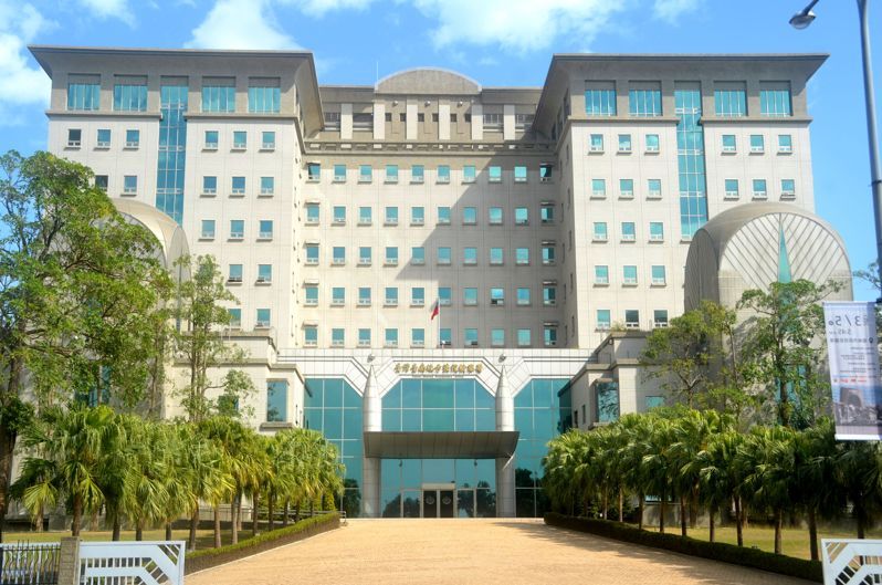 面對民眾黨立法院黨團總召黃國昌的質疑,台南地檢署表示,有關台南光電弊案仍積極偵辦當中,「證據到那裡,就辦到那裡」。圖/本報資料照 面對民眾黨立法院黨團總召黃國昌的質疑,台南地檢署表示,有關台南光電弊案仍積極偵辦當中,「證據到那裡,就辦到那裡」。圖/本報資料照