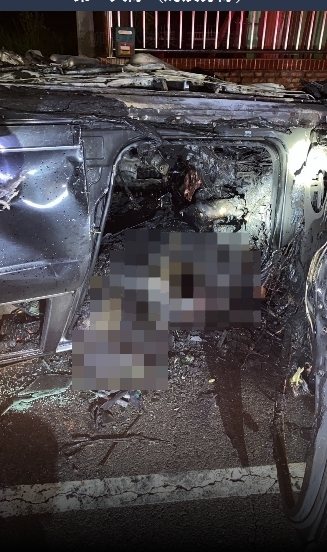 台南柳營區今凌晨傳出轎車疑自撞翻覆 車子起火,駕駛受困燒成焦屍。記者謝進盛/翻攝 台南柳營區今凌晨傳出轎車疑自撞翻覆 車子起火,駕駛受困燒成焦屍。記者謝進盛/翻攝