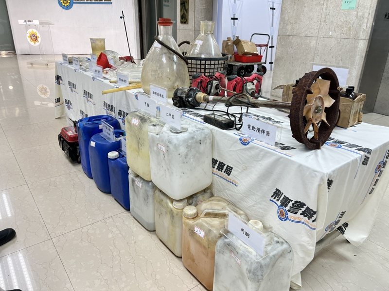 刑事局在南投中寮山區一處廢棄工寮,查獲製作喵喵毒品咖啡包的原料及半成品一批。記者廖炳棋/翻攝 刑事局在南投中寮山區一處廢棄工寮,查獲製作喵喵毒品咖啡包的原料及半成品一批。記者廖炳棋/翻攝