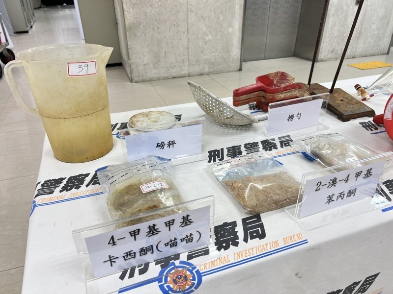刑事局在南投中寮山區一處廢棄工寮,查獲製作喵喵毒品咖啡包的原料及半成品一批。記者廖炳棋/翻攝 刑事局在南投中寮山區一處廢棄工寮,查獲製作喵喵毒品咖啡包的原料及半成品一批。記者廖炳棋/翻攝