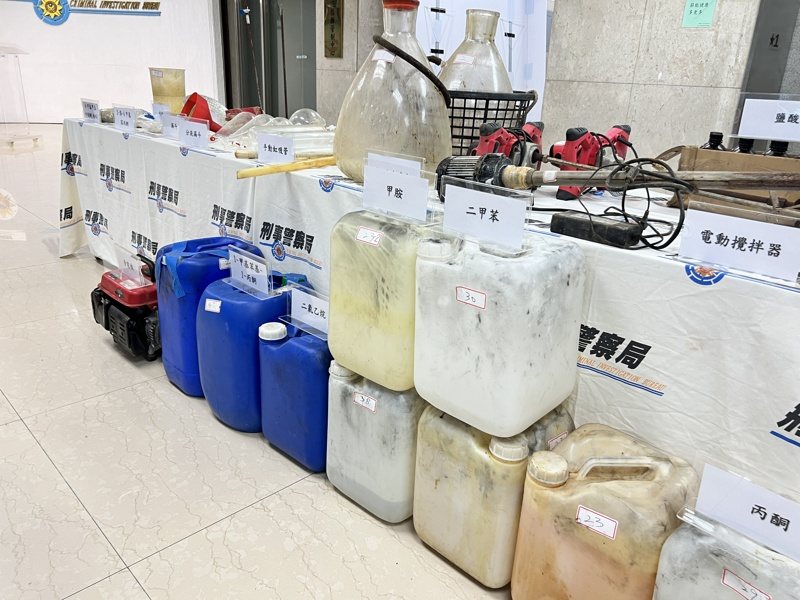 刑事局在南投中寮山區一處廢棄工寮,查獲製作喵喵毒品咖啡包的原料及半成品一批。記者廖炳棋/翻攝 刑事局在南投中寮山區一處廢棄工寮,查獲製作喵喵毒品咖啡包的原料及半成品一批。記者廖炳棋/翻攝