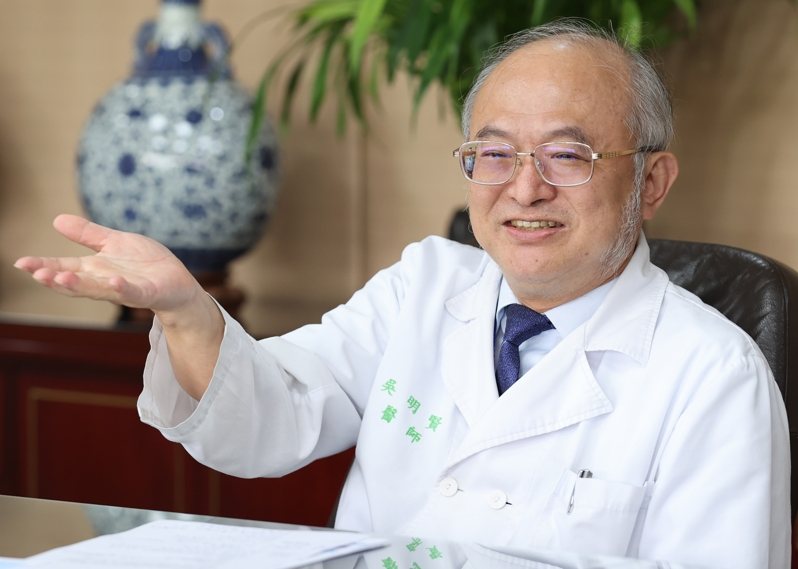 台大醫院院長吳明賢說,醫院工作必須輪班,讓主管知悉出國行程,是為了順利安排工作,這是醫院工作的特性,就連自己擔任院長,若要出國都必須提前3個月報備。本報資料照片 台大醫院院長吳明賢說,醫院工作必須輪班,讓主管知悉出國行程,是為了順利安排工作,這是醫院工作的特性,就連自己擔任院長,若要出國都必須提前3個月報備。本報資料照片
