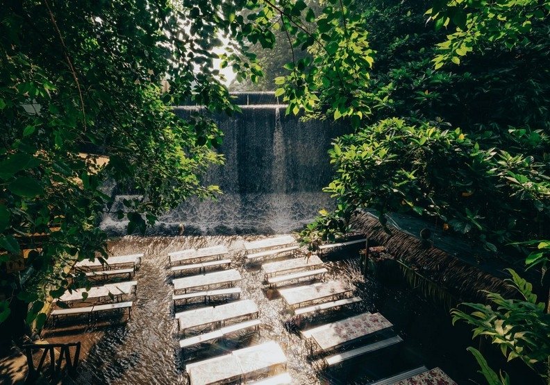 瀑布餐廳。Villa Escudero Plantations 瀑布餐廳。Villa Escudero Plantations