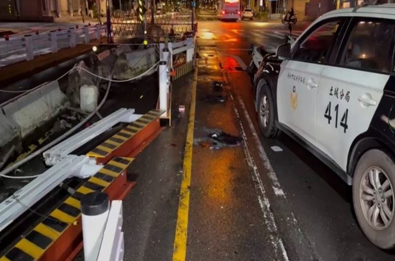 所長劉宗鑫被拖行撞上護欄,送醫急救後仍宣告不治。記者黃子騰/翻攝 所長劉宗鑫被拖行撞上護欄,送醫急救後仍宣告不治。記者黃子騰/翻攝