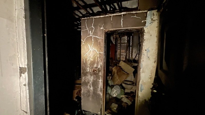 台中中區公園路7樓住宅半夜起火，釀2樓的陳姓住戶身亡。記者曾健祐／翻攝