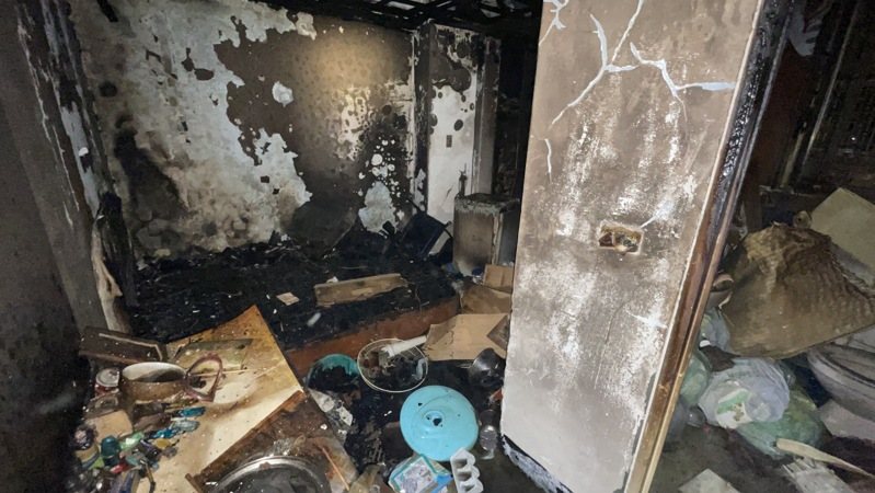 台中中區公園路7樓住宅半夜起火，釀2樓的陳姓住戶身亡。記者曾健祐／翻攝