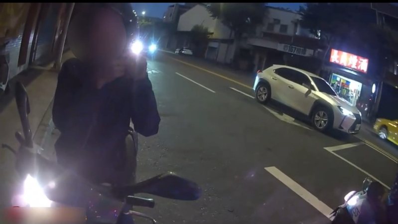 蘇姓男子這個月12日晚上攜毒無照騎車外出，遭警攔下查獲依法送辦。記者曾伯愷／翻攝