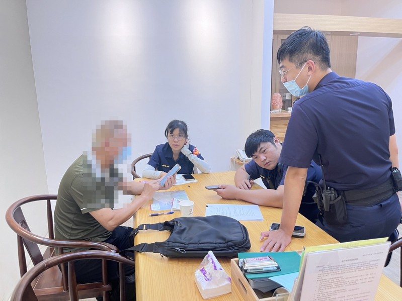 彰化縣員林警分局攔阻被害人匯出高額美金。圖/民眾提供 彰化縣員林警分局攔阻被害人匯出高額美金。圖/民眾提供