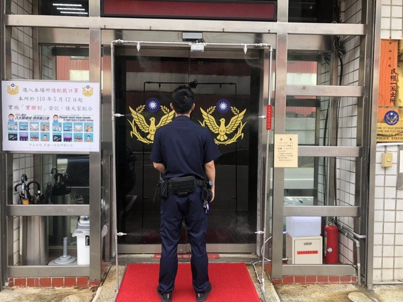 台北市警中山分局民權一派出所。(圖中人物與新聞事件無關)圖/警方提供 台北市警中山分局民權一派出所。(圖中人物與新聞事件無關)圖/警方提供