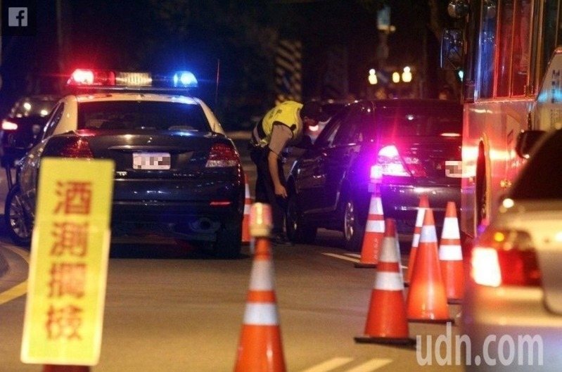 警方攔查酒駕示意圖。本報資料照 警方攔查酒駕示意圖。本報資料照