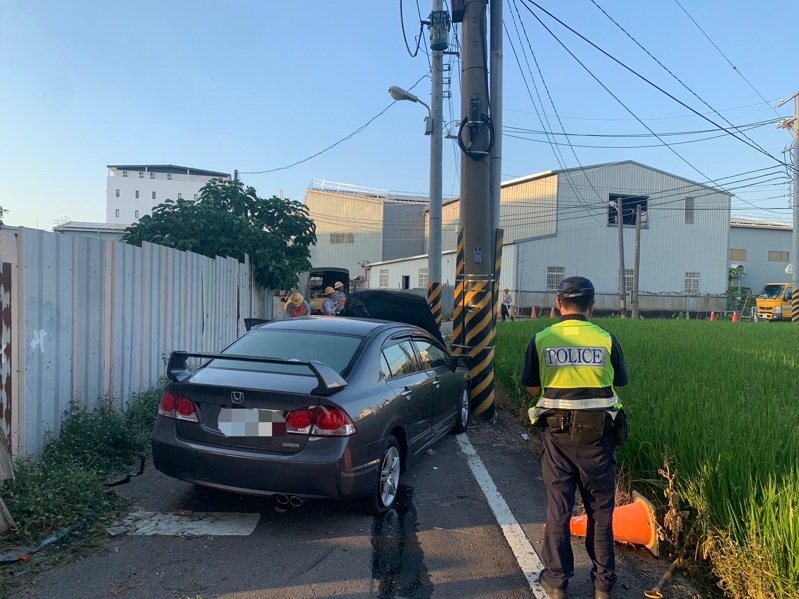 台中市張姓大四學生，昨天下午駕車在大里區撞上電桿，因頭部傷重送醫不治。圖／民眾提供