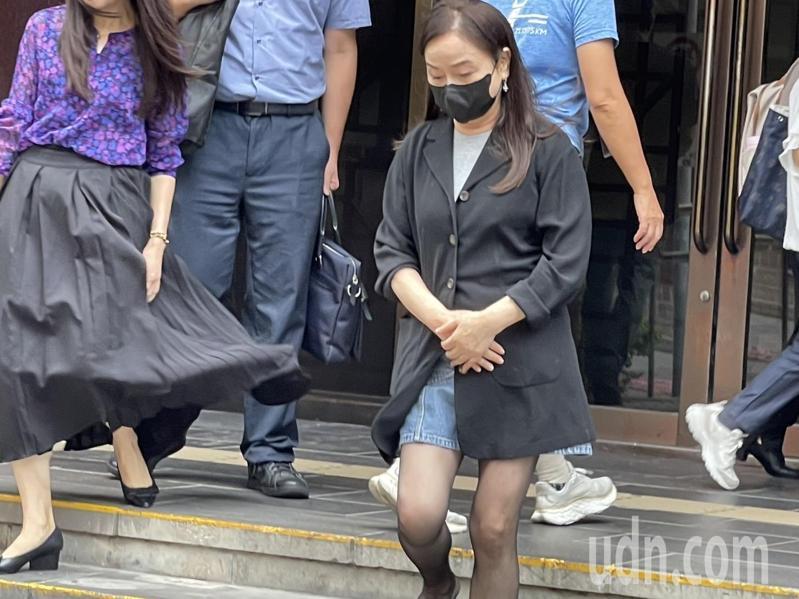 媒體人周玉蔻今天出庭。記者王聖藜/攝影 媒體人周玉蔻今天出庭。記者王聖藜/攝影