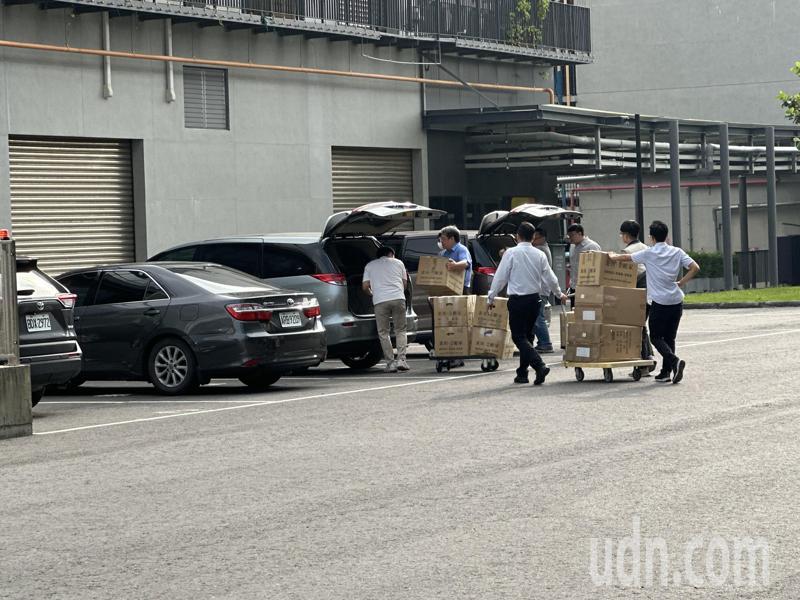 台南地檢署今搜索台鹽綠能歸仁區總部辦公室。記者周宗禎／攝影