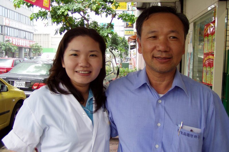 宜蘭縣國民黨籍縣議員莊淑如（左）父親莊阿養（右）前年10月以4000元賄選，宜蘭地方法院判莊女當選無效，她上訴，台灣高等法院昨駁回確定。圖／聯合報系資料照