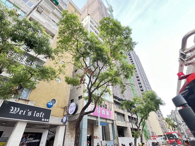 高雄市瑞谷商旅今晨起火，釀1死3傷。記者林保光／翻攝