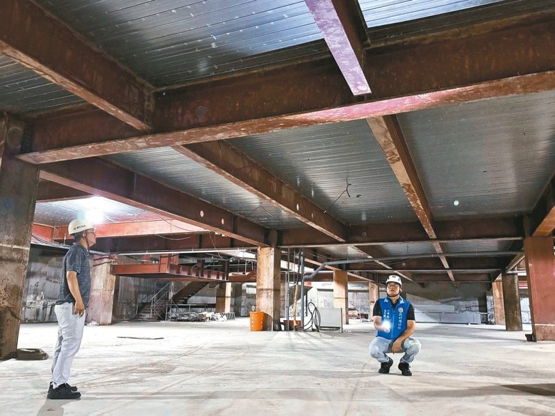 竹北豐采520建案工地引發天坑爭議，目前該建案仍停工中，公共安全受矚目。圖／新竹縣政府提供