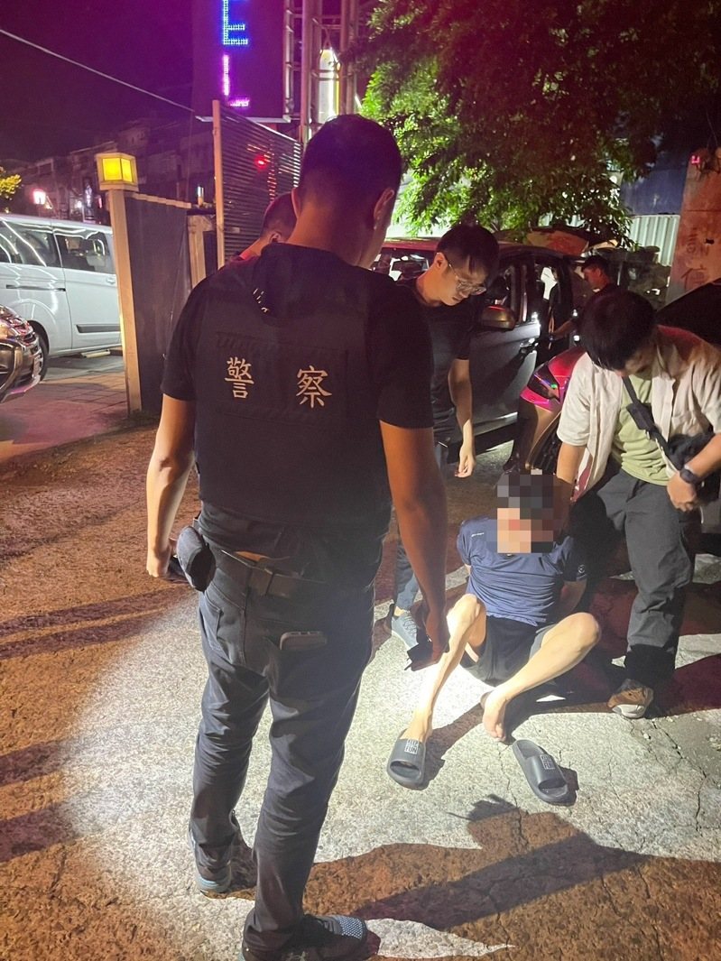 檢警查獲跨國販毒集團以吞入或塞入體內方式，夾藏海洛因等毒品來台。檢方偵查後，依違反毒品危害防制條例罪嫌起訴10名運毒者及接應取貨的林姓男子。記者邱瑞杰／翻攝
