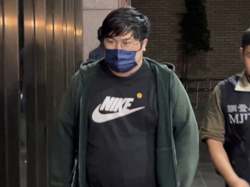 男子鄭宇軒勾結境外駭客擔任車手頭遭調查局逮捕。記者張宏業／攝影