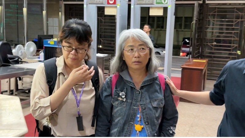 政大附中家長會女會記何珍宜(右)。記者張宏業/攝影 政大附中家長會女會記何珍宜(右)。記者張宏業/攝影