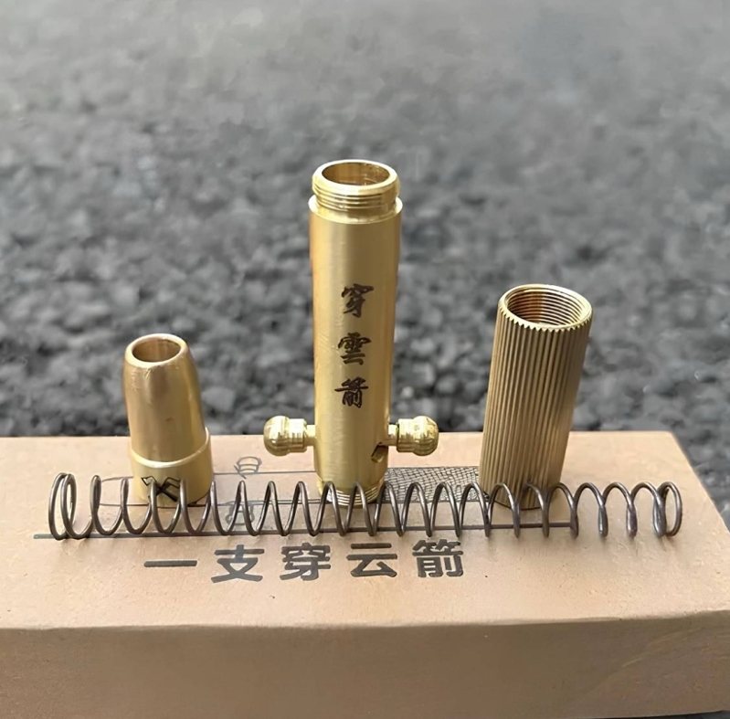 一名年輕男子在網路論壇PO文,指自己網購穿雲箭把玩,沒想到警察找上門,被警方認定有問題,被依違反槍砲罪嫌移送。圖/取自網路論壇「Dcard」 一名年輕男子在網路論壇PO文,指自己網購穿雲箭把玩,沒想到警察找上門,被警方認定有問題,被依違反槍砲罪嫌移送。圖/取自網路論壇「Dcard」