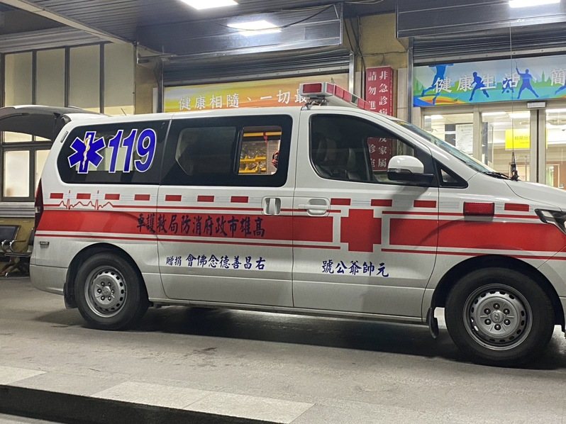 海軍左營基地昨晚傳槍響，一名站哨士兵疑槍枝走火，經送醫不治。圖為左營國軍總醫院急診室外觀。（示意圖）記者石秀華／攝影