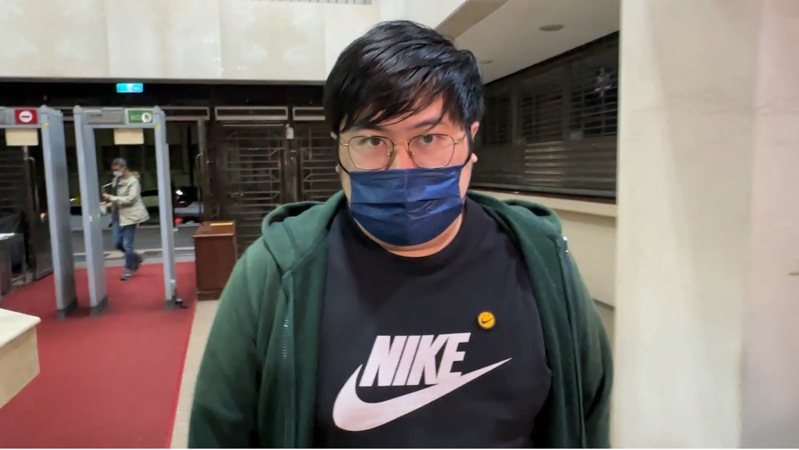 男子鄭宇軒勾結境外駭客擔任車手頭遭檢方聲押。記者張宏業／攝影