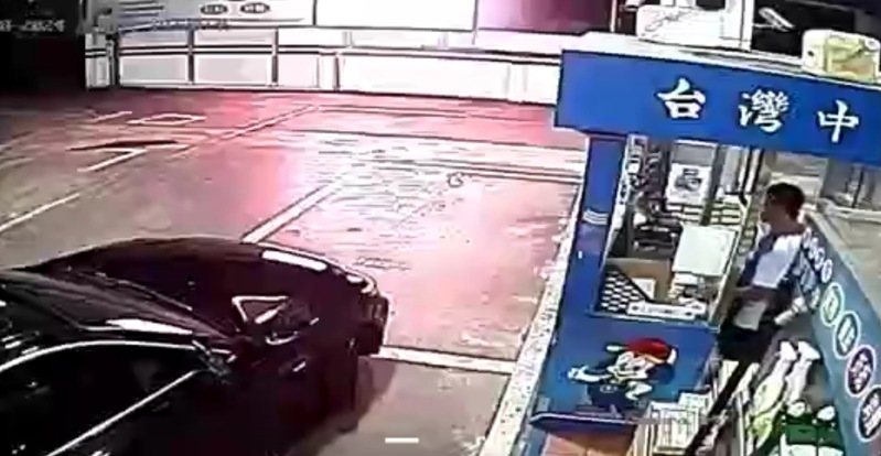 戴姓現役軍人離營偷車代步，半途油箱見底，在國道中壢服務區加500元汽油後落跑，桃園地檢署偵結，依詐欺取財罪嫌起訴。示意圖。記者陳恩惠／翻攝