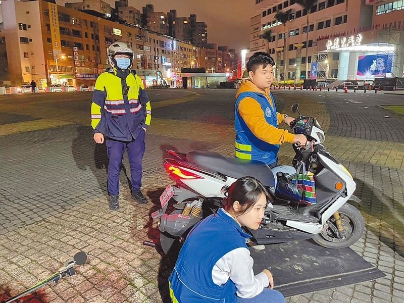汽機車改裝排氣管噪音擾民，桃園市環警監聯合稽查行動由去年６月起每周３場，今年增至６場，今年1至9月辦理173場次，共攔檢2573件（輛），有1331件疑似改裝噪音車遭罰。記者陳恩惠／翻攝