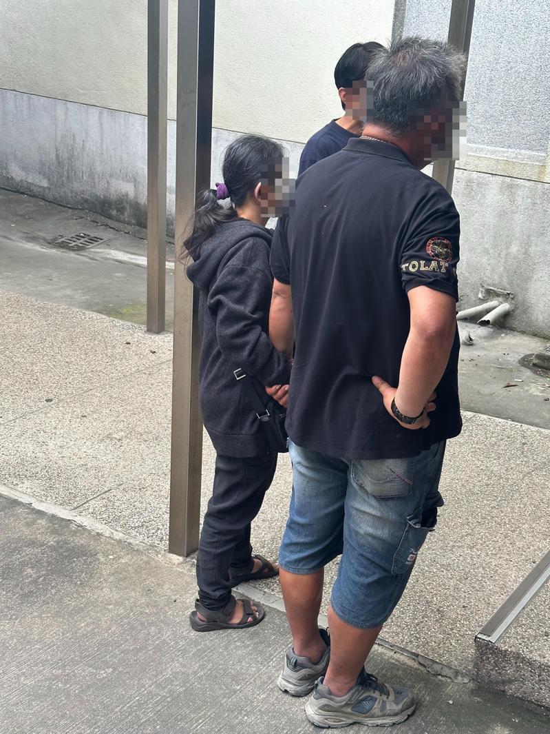 西屯家具行昨大火釀3死，今檢方相驗家屬也到場協助指認，但因遺體嚴重燒損難以辨識，檢方將擇日複驗。記者曾健祐／攝影