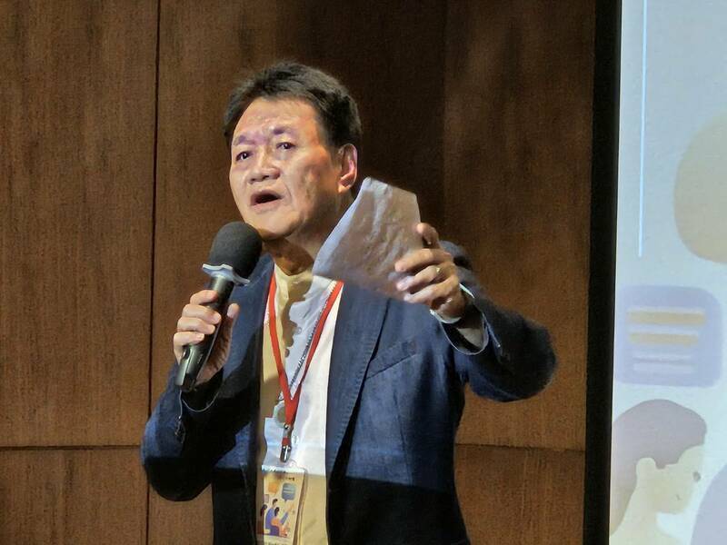 晨曦會總幹事劉民和27日分享戒毒與反毒經驗，強調毒品是生命議題，盼「回頭之後兼顧弟兄」。（Photo by 呂翔禾／台灣醒報）