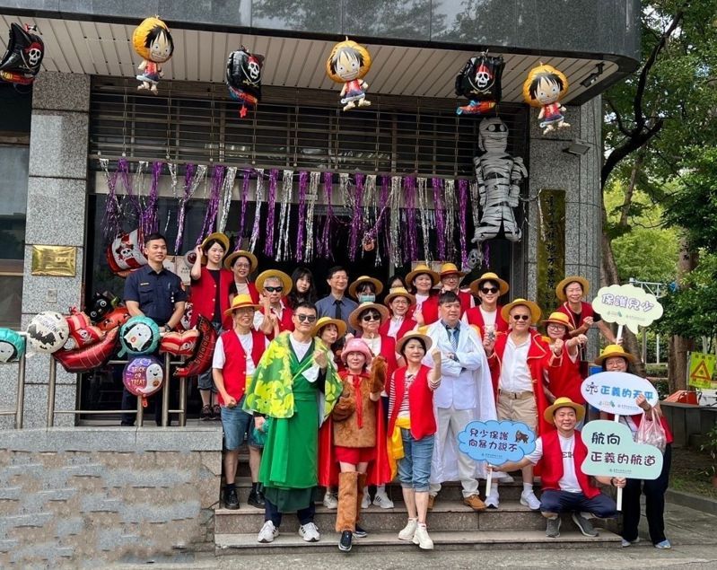士林地方法院結合台北市天母地區萬聖節活動,舉行「童話法庭小小法官奇幻冒險」推廣法治教育。圖/士院提供 士林地方法院結合台北市天母地區萬聖節活動,舉行「童話法庭小小法官奇幻冒險」推廣法治教育。圖/士院提供