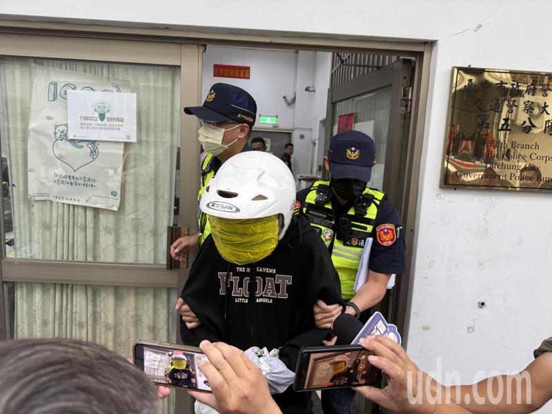 台中市白姓男子今早駕駛租賃的BMW撞死行人，警方下午依法送辦。記者陳宏睿／攝影