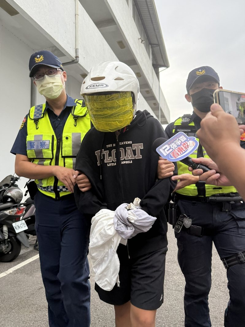 台中市白姓男子今早駕駛租賃的BMW撞死行人,警方下午依法送辦,檢方今晚聲請羈押。記者陳宏睿/攝影 台中市白姓男子今早駕駛租賃的BMW撞死行人,警方下午依法送辦,檢方今晚聲請羈押。記者陳宏睿/攝影