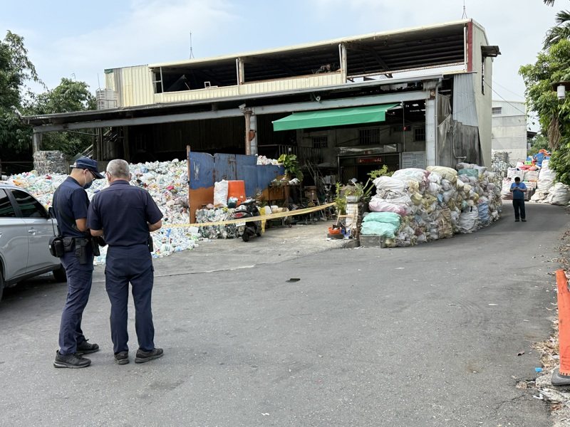 雲林縣斗六市一家資源回收場昨天發生重大工安意外，一名女工人跌入寶特瓶絞碎打包機，上半身被絞成肉醬慘死。記者陳雅玲／攝影