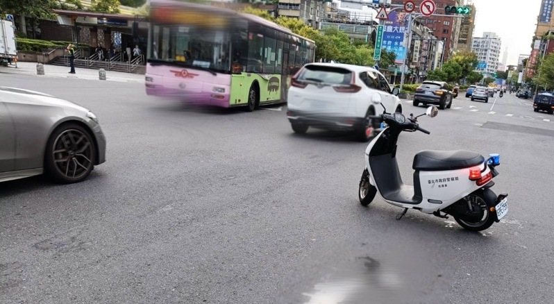 北市和平西路三段與西園路一段口,昨天發生死亡車禍。記者翁至成/翻攝 北市和平西路三段與西園路一段口,昨天發生死亡車禍。記者翁至成/翻攝