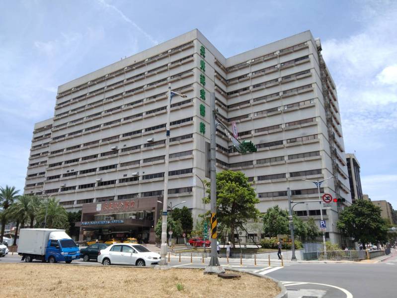 阮姓男子不滿基隆長庚醫院林姓護理師,照護他住院母親的方式,對林女說「我要殺豬」,還用腳踹護理站辦公隔板,用手撥亂桌上病歷觸法。基隆地院審理後,依違反醫療法判刑4月。聯合報系資料照片 阮姓男子不滿基隆長庚醫院林姓護理師,照護他住院母親的方式,對林女說「我要殺豬」,還用腳踹護理站辦公隔板,用手撥亂桌上病歷觸法。基隆地院審理後,依違反醫療法判刑4月。聯合報系資料照片